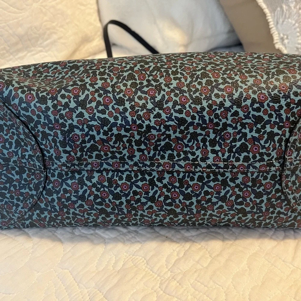 Coach EUC Reversible Navy & flower Tote with Structured Design and Gold Accents - Picture 13 of 14